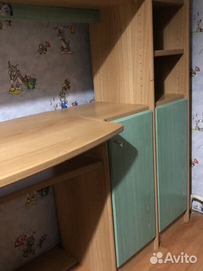 Уголок школьника. Стол со шкафчиками