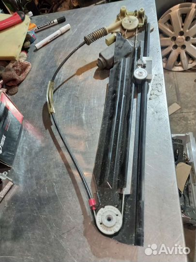 Стеклоподъемник задний левый BMW e39