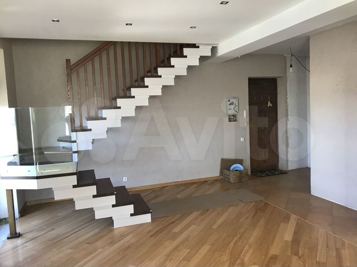 3-к. квартира, 147,7 м², 2/2 эт.