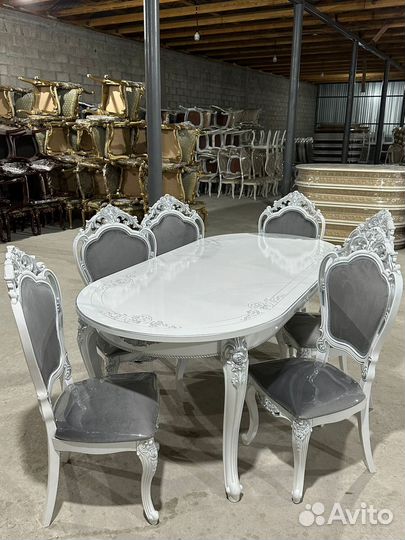 Стол и стулья