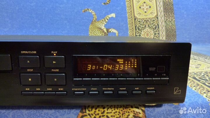 CD-проигрыватель Luxman D-357