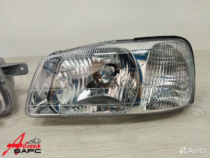 Фара левая/правая Hyundai Accent