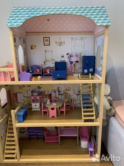 Большой домик для кукол (кукольный дом)
