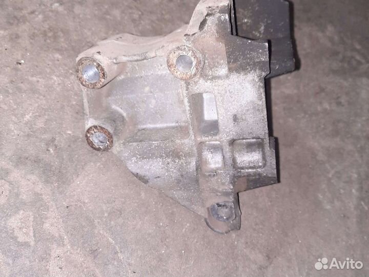 Кронштейн крепления генератора ford focus 1 1.8