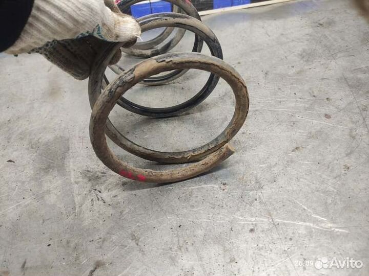 Пружина задняя правая Mitsubishi Pajero Sport 2