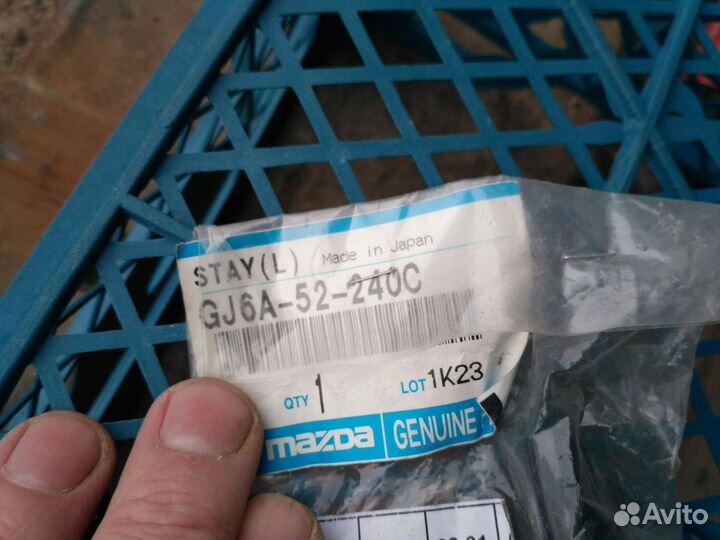 Кронштейн крыла переднего левого М6 02-07 металл