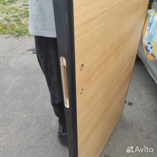 Дверь скрытого монтажа в шпоне