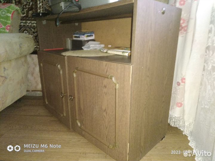 Продам тумбу под телевизор б\у