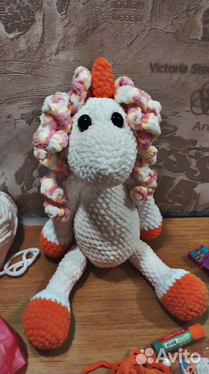 Единорог игрушка вязанный