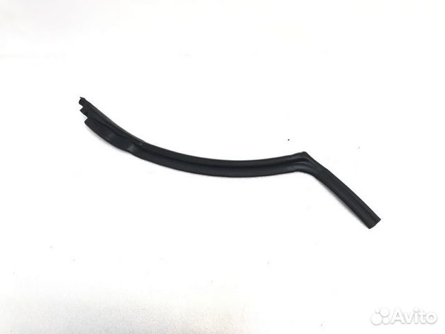 Уплотнитель стекла двери задний левый Land Rover