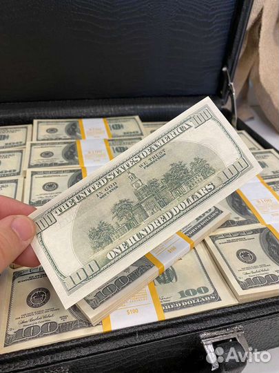 Черный чемодан с миллионом баксов