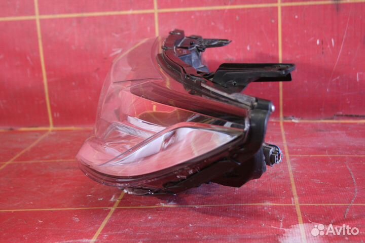 Фара левая Mitsubishi Pajero Sport