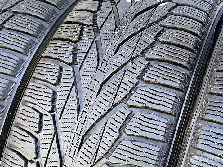 Nokian Tyres Hakkapeliitta R2 SUV 215/65 R16 102R