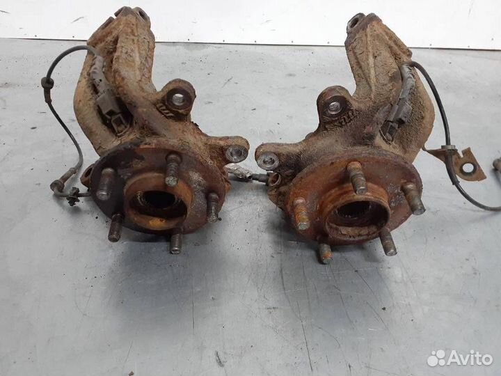 Кулак Jaguar X-Type 2002