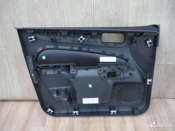 Обшивка двери передней правой Ford Focus 2 2009