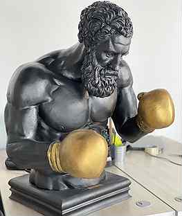 Скульптура Геракл в боксерских перчатках