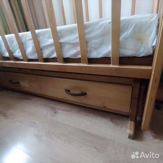 Детская Кроватка с маятником