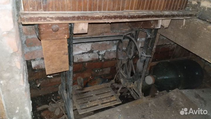 Станина чугунная от швейной машинки древняя
