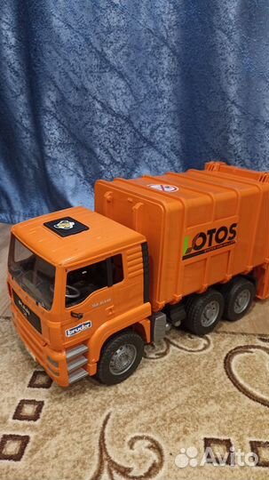 Мусоровоз Bruder Man