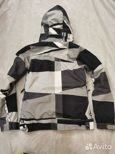 Сноубордическая куртка 686