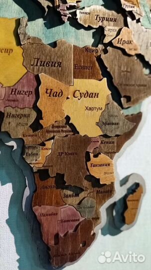 Карта мира из дерева