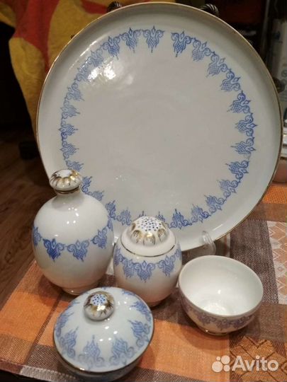 Набор для специй,молочник,сахарницы от