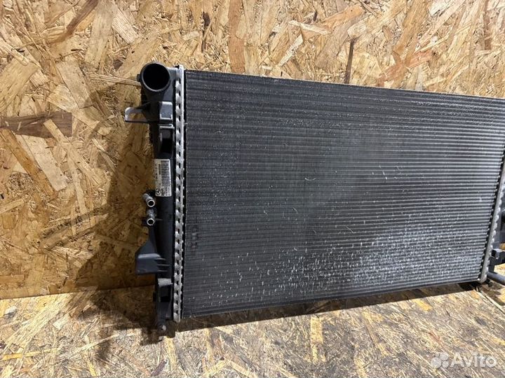 Радиатор охлаждения двигателя Mercedes Vito 639