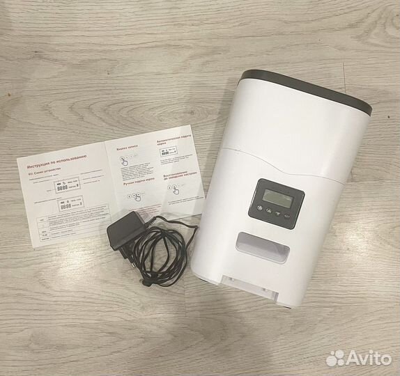 Автоматическая кормушка для собак/кошек Colby