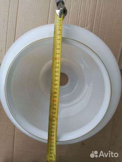 Три люстры и настенный светильник