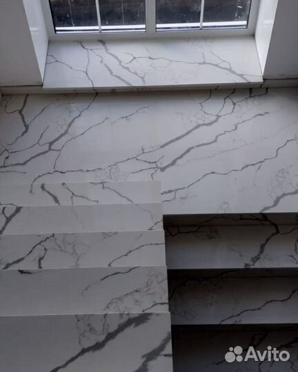 Лестница из камня кварцевый агломерат