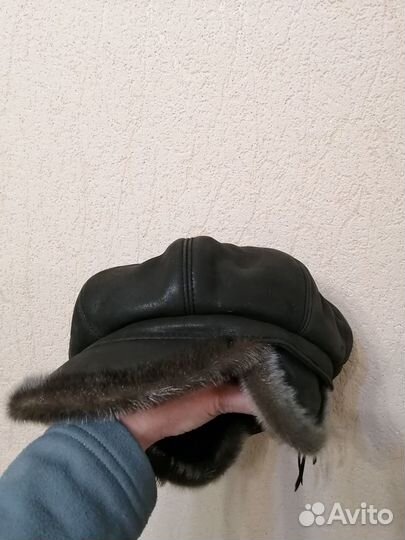 Кепка кожаная женская с мехом нерпы