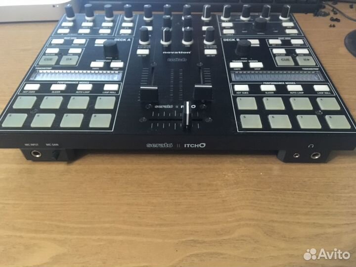 Dj контролер Novation Twitch