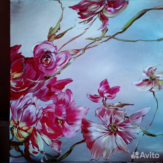 Летящее цветы на голубом