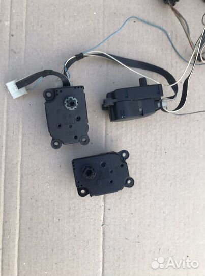 Моторчики заслонки отопителя Ford Focus 3