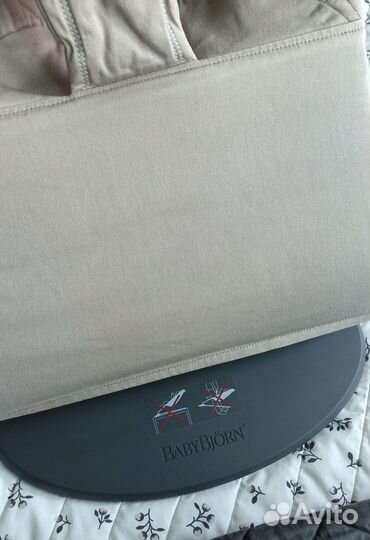 Кресло-шезлонг BabyBjorn Bliss, игрушка, чехлы