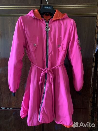 1. Пуховик зимний. 2. Плащ осенний с утеплителем