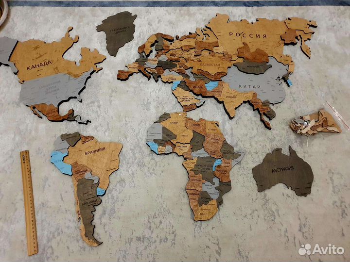 Карта мира из дерева