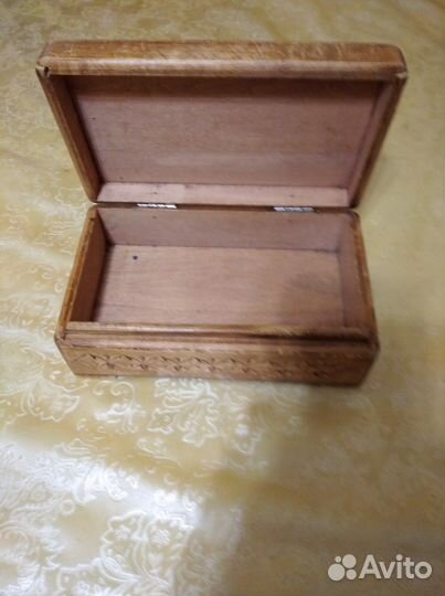 Деревянная резная шкатулка и с пейзажем винтаж