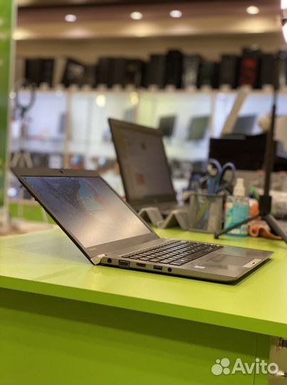 Мощный и легкий японский ноутбук Toshiba