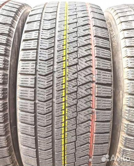 Bridgestone Blizzak VRX2 225/60 R17 98R