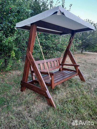 Садовые качели из дерева
