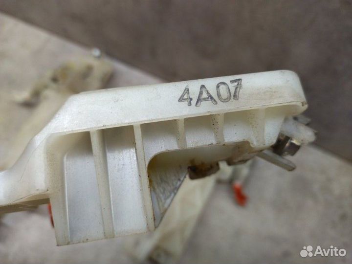 Кронштейн ручки двери левый Kia Cerato 2014