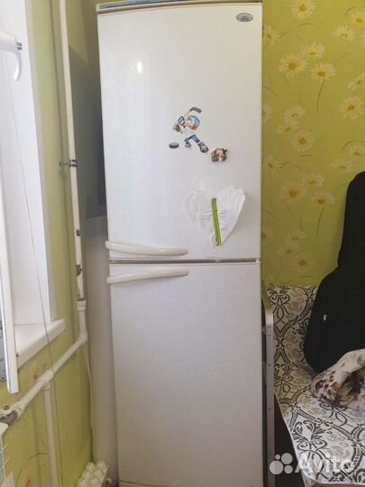 Продам двухкамерный холодильник б/у