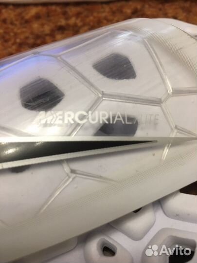 Футбольные щитки