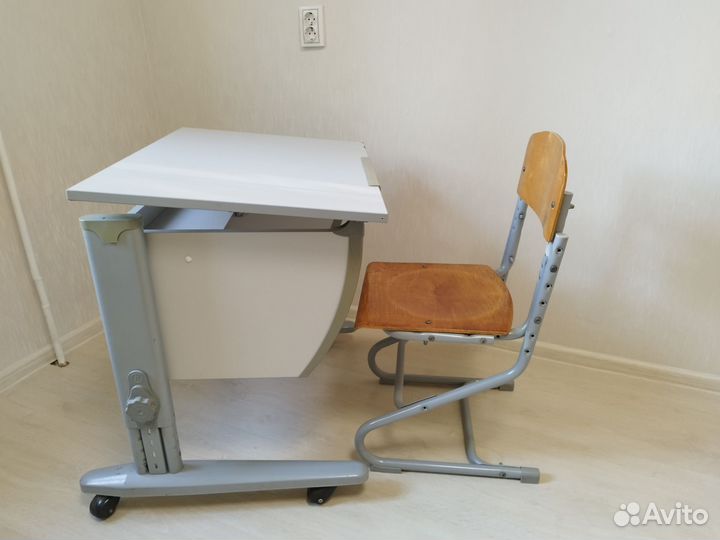 Растущая парта и стул бу