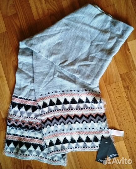 Шарф серого цвета с орнаментом