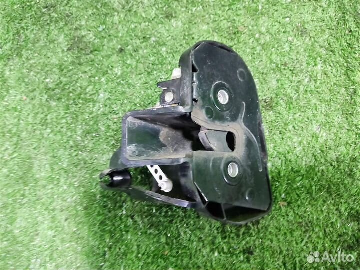 Замок двери задней правой volkswagen Caddy 3 2013