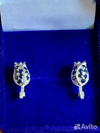 Серьги из белого золота с бриллиантами и сапфирами