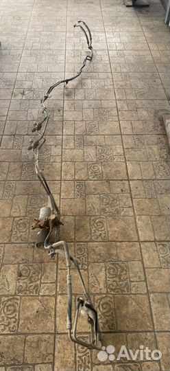 Цилиндр гидроподвески Toyota Land Cruiser 200