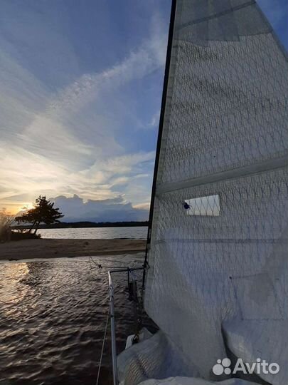 Прогулка на парусной яхте по Волге